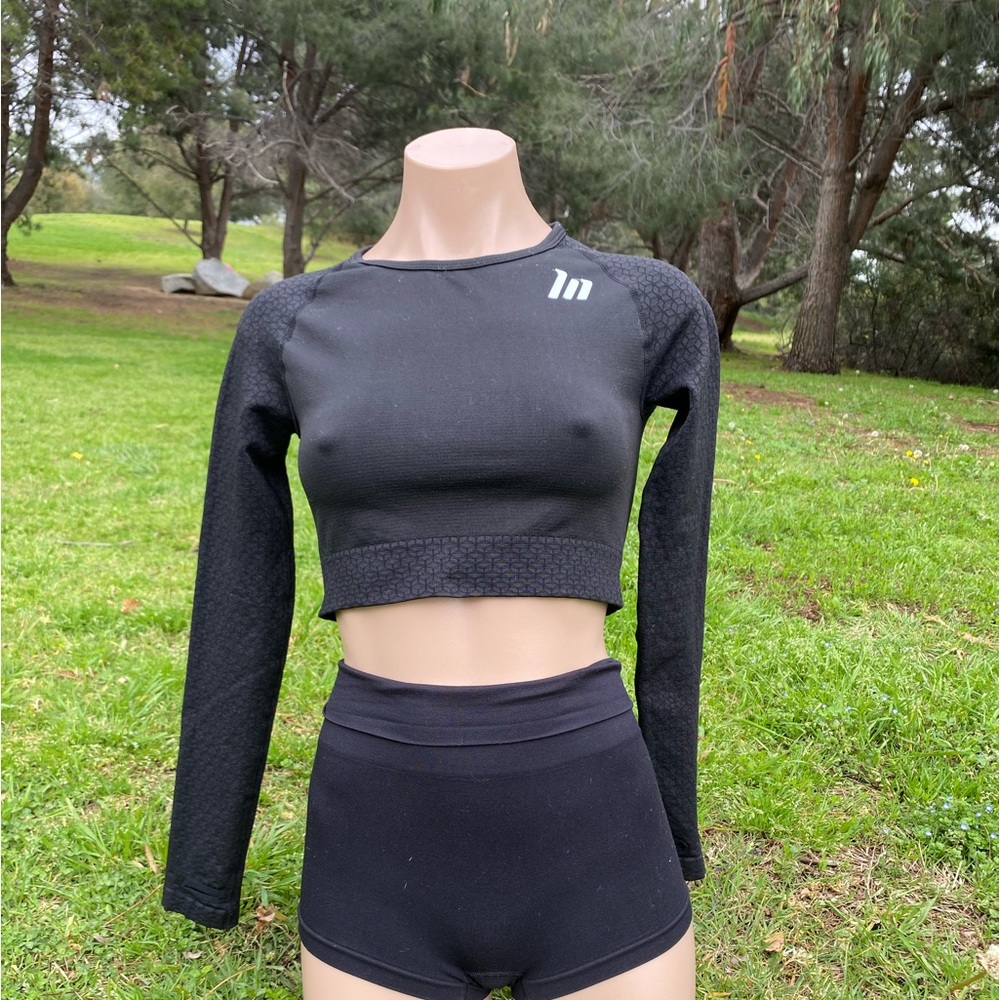 Muscle Nation ~Woman’s black long sleeve crop top, X-Small Thumbhole